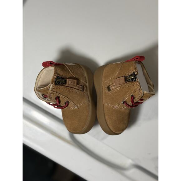 UGG Kids Bixbee Boots Infant 0.5 US Baby Brown Suede Chukka Crib Shoes Red Pull - Picture 6 of 8